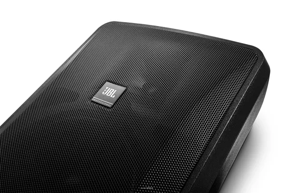 JBL Control 28-1L   8-Ohm Wysokowydajny głośnik do zastosowań wewnętrznych i zewnętrznych – tło i pierwszy plan - 3