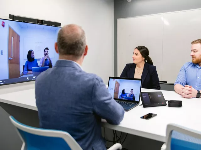 Bose zwiększa dostępność urządzenia konferencyjnego Videobar VB1 All-in-One USB Podkreśla Barco Alliance